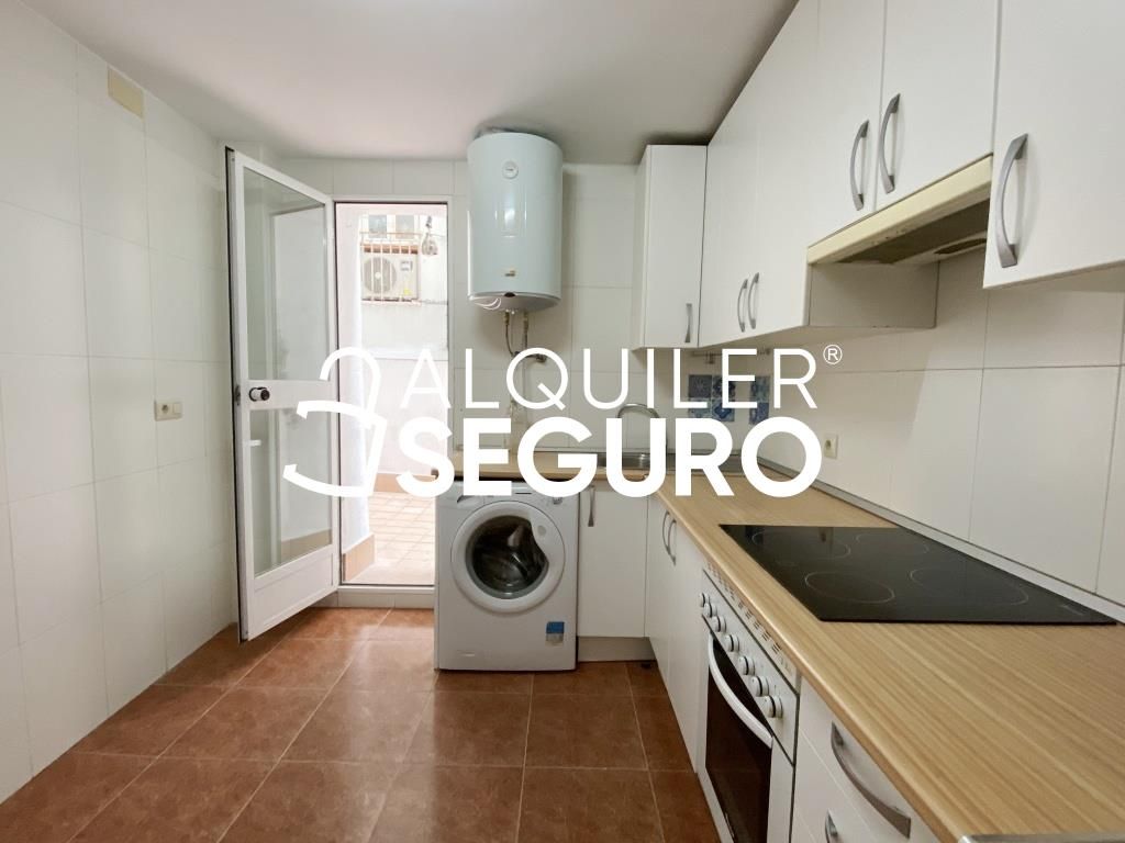 Kitchen of Flat to rent in  Madrid Capital  with Heating