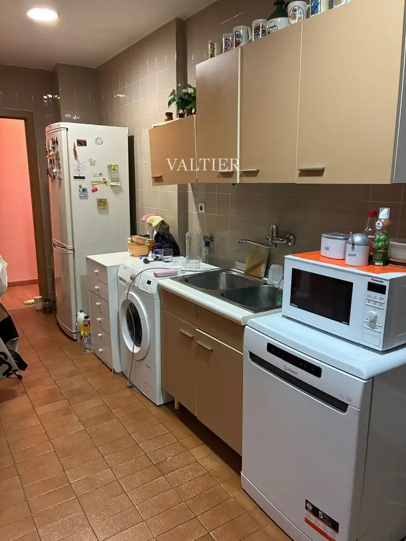 Küche von Wohnung zur Miete in Madrid mit Terrasse, Abstellraum und Möbliert