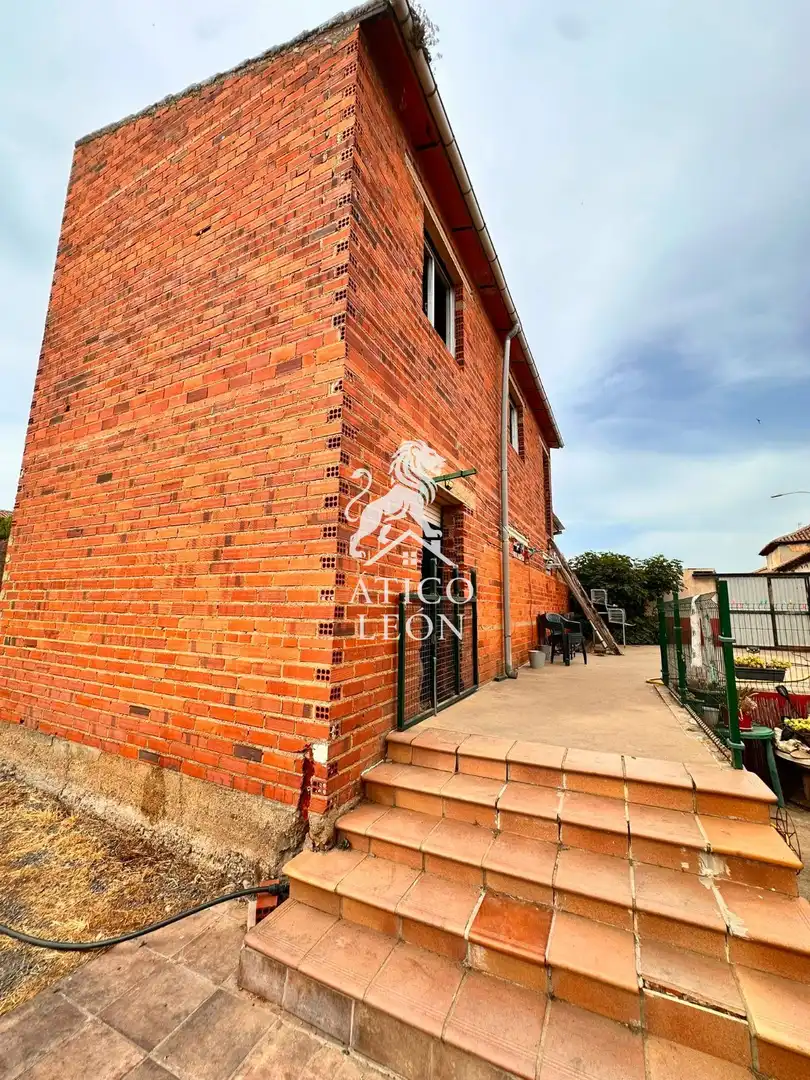 Exterior view of Houses for sale in Valdefresno  with Heating, Private garden and Storage room