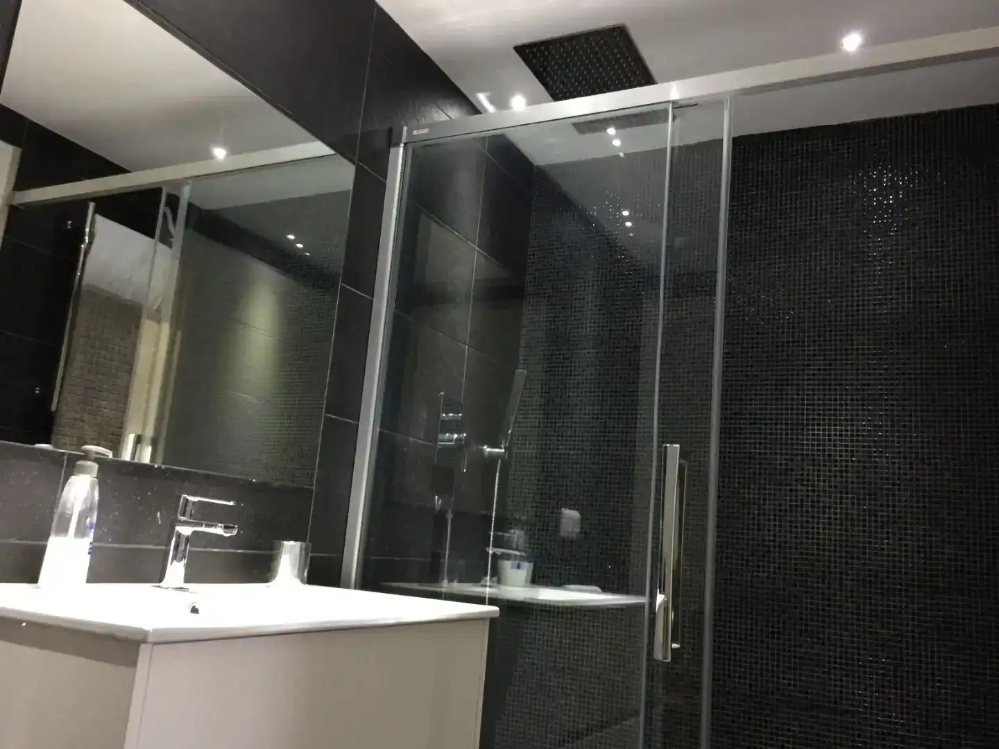 Bathroom of Flat for rent in Ponferrada  with Parquet flooring, Furnished and Balcony