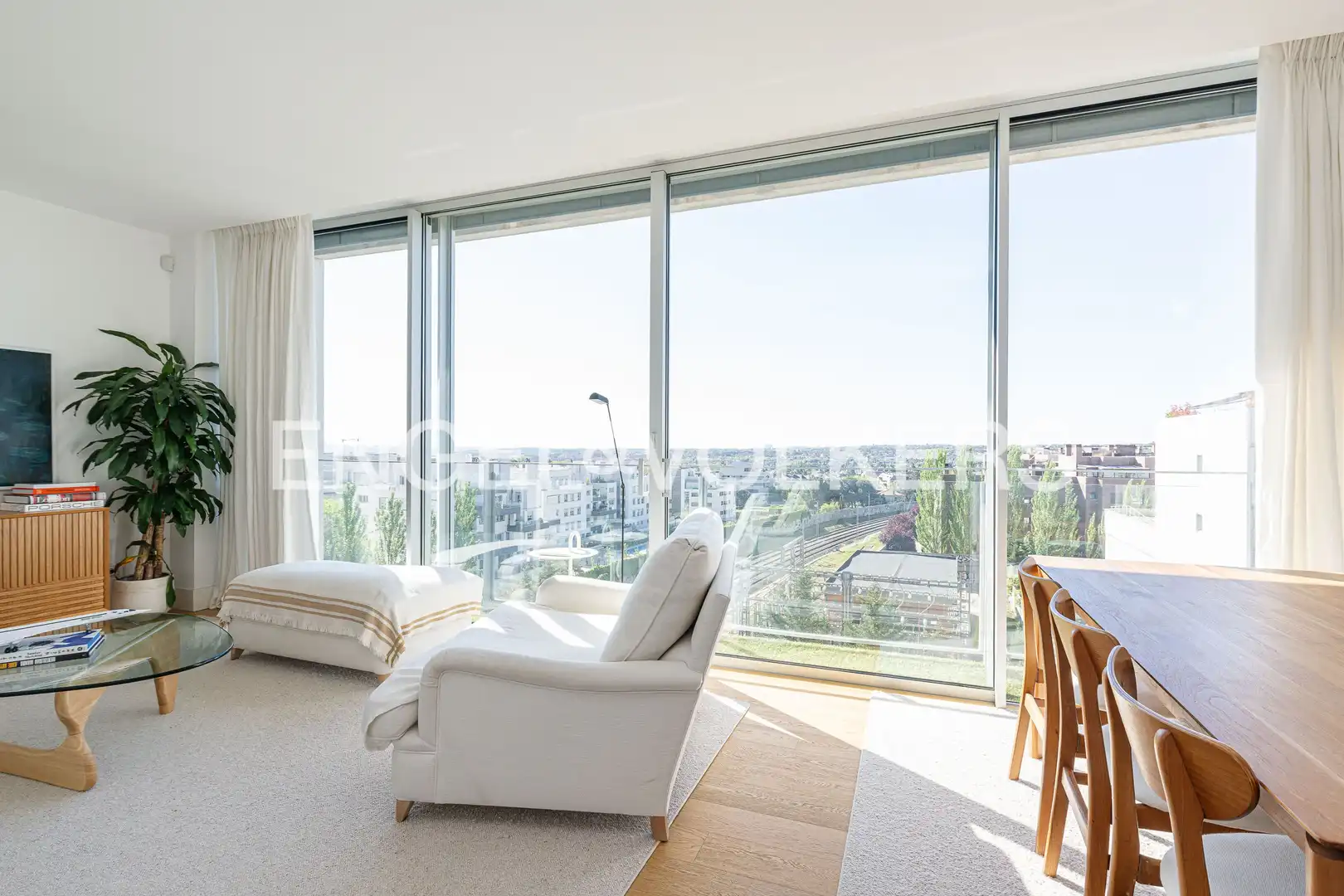 Exterior view of Attic for sale in  Madrid Capital  with Air Conditioner, Heating and Private garden