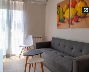 Living room of Flat to rent in  Madrid Capital  with Air Conditioner, Heating and Balcony