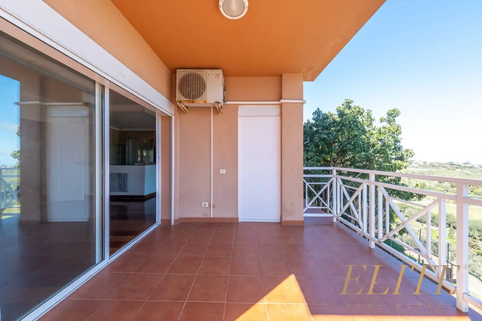 Terrasse von Einfamilien-Reihenhaus zum Verkauf in Santa Brígida mit Parkett