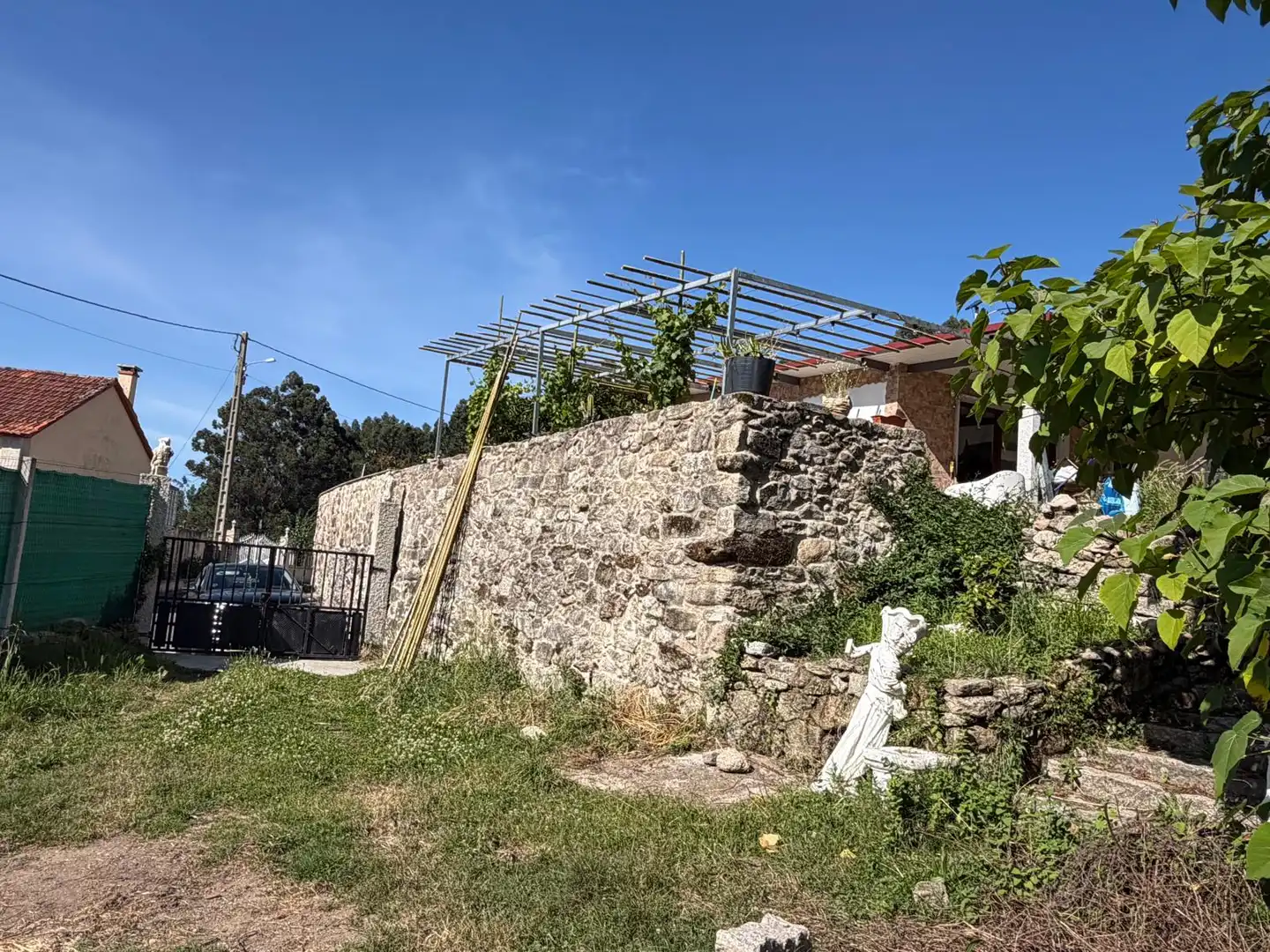 Vista exterior de Casa adosada en venta en Mondariz con Calefacción, Jardín privado y Amueblado
