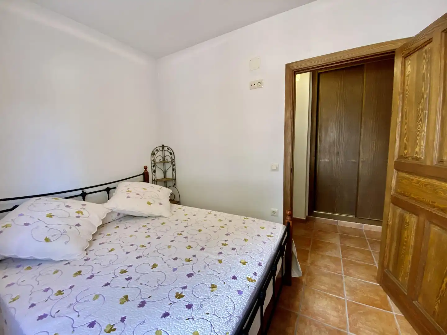 Habitación de Casa o chalet en venta en Los Cortijos  con Calefacción, Terraza y Trastero