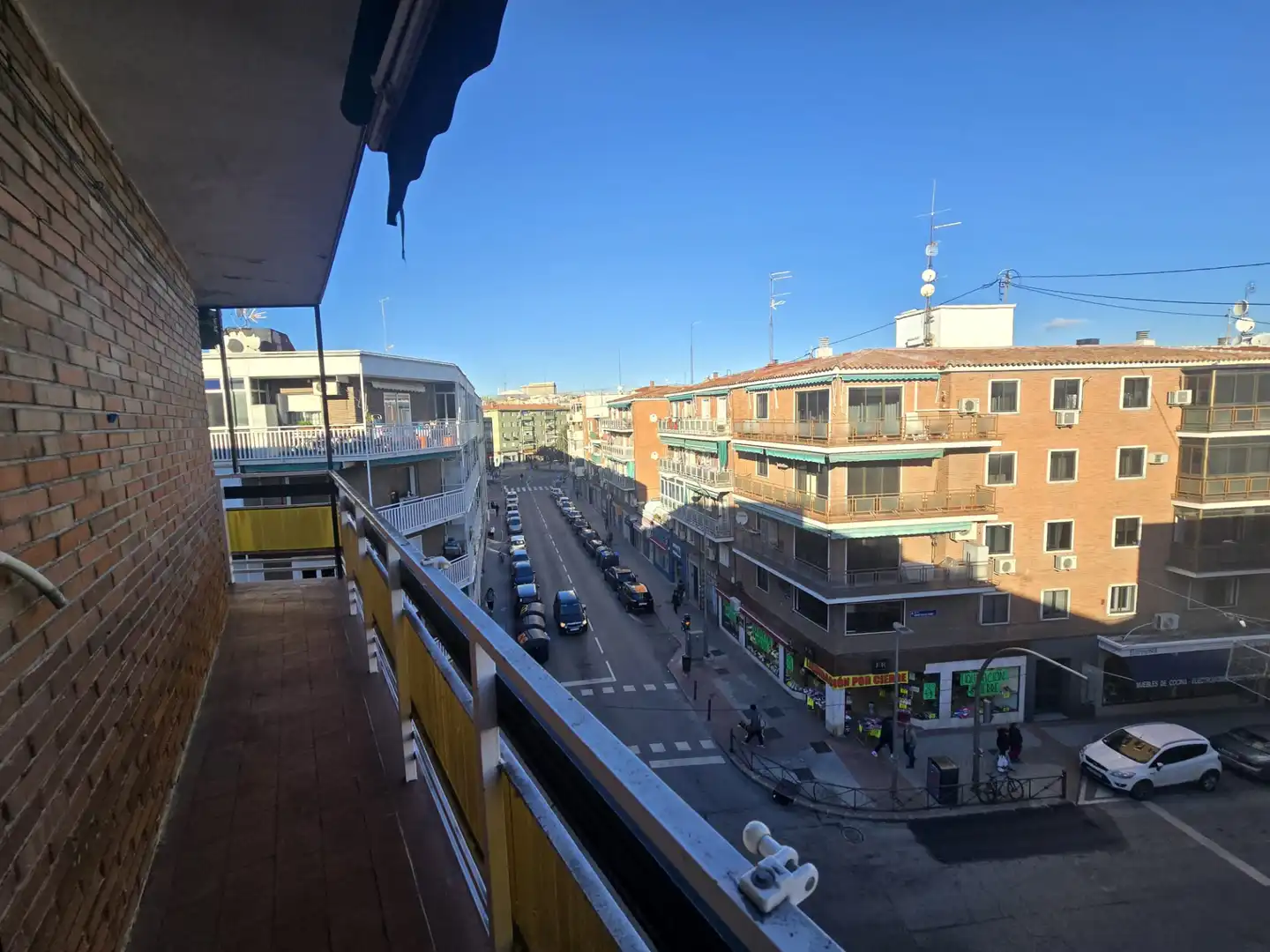 Vista exterior de Piso en venta en Madrid con Calefacción
