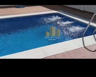 Piscina de Pis en venda en Dos Hermanas amb Piscina comunitària