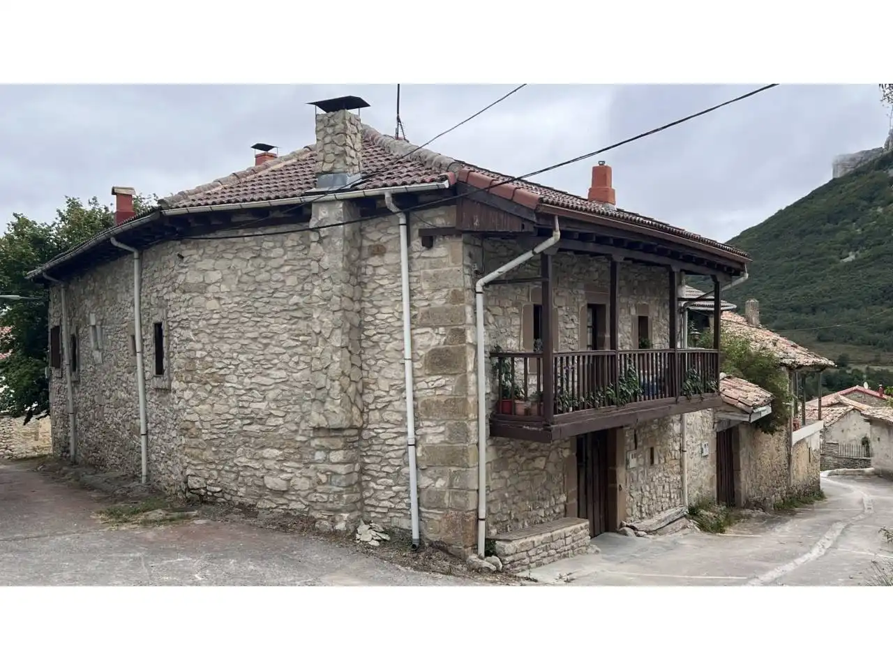 Exterior view of Detached homes for sale in Merindad de Sotoscueva  with Private garden, Terrace and Furnished