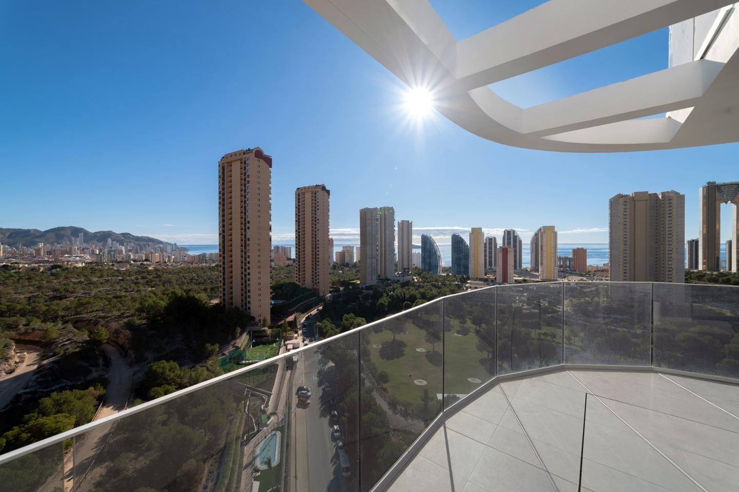 Vista exterior de Pis en venda en Benidorm amb Aire condicionat, Terrassa i Piscina