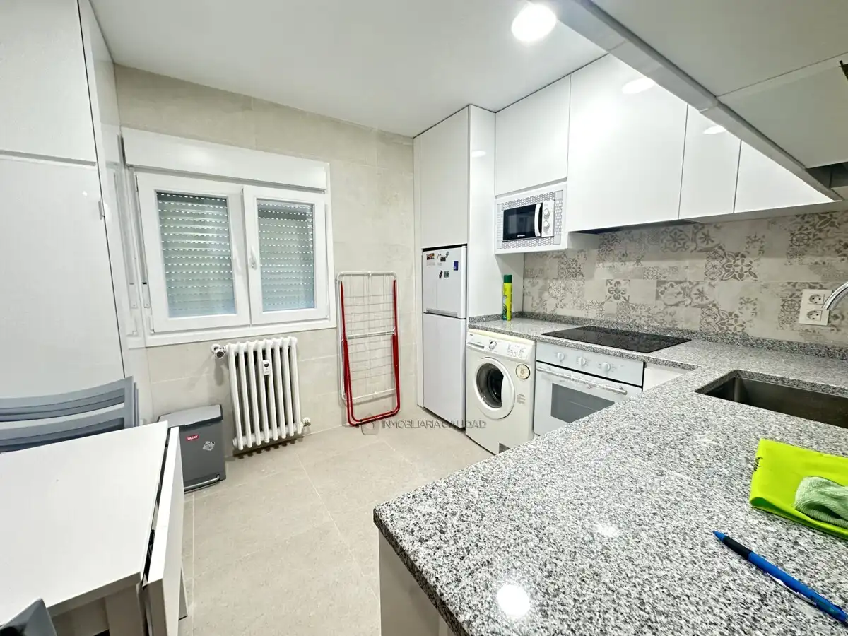 Cocina de Piso de alquiler en Burgos con Calefacción, Terraza y Amueblado