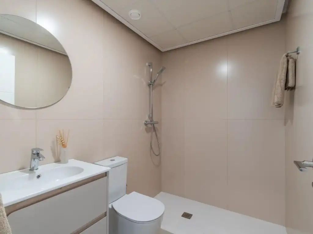 Bathroom of Apartments for sale in Orihuela  with Air Conditioner and Swimming Pool