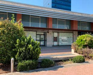 Vista exterior de Local en venda en Alcalá de Henares