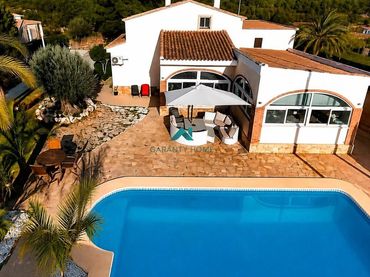 Chalet con piscina en venta en Serra