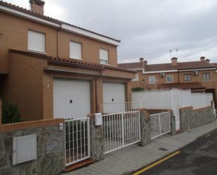 Exterior view of Single-family semi-detached for sale in Olías del Rey