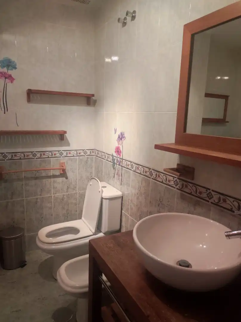 Badezimmer von Wohnungen zur Miete in Plasencia mit Klimaanlage, Heizung und Möbliert