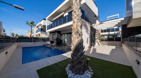 Photo 3 of Houses for sale in Calle Calle Cabo Trafalgar, Lomas de Cabo Roig - Los Dolses, Orihuela