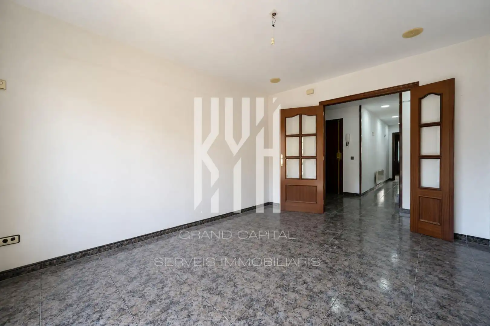 Flat for sale in Salt  with Balcony