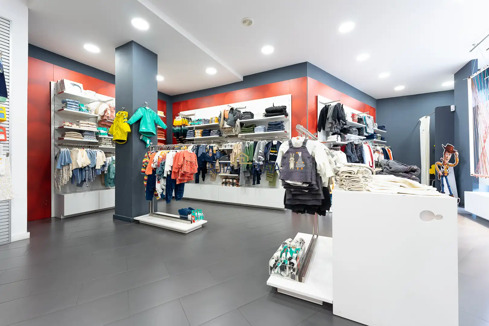 Commercial properties for rent in Zamora Capital   with Air Conditioner and Heating