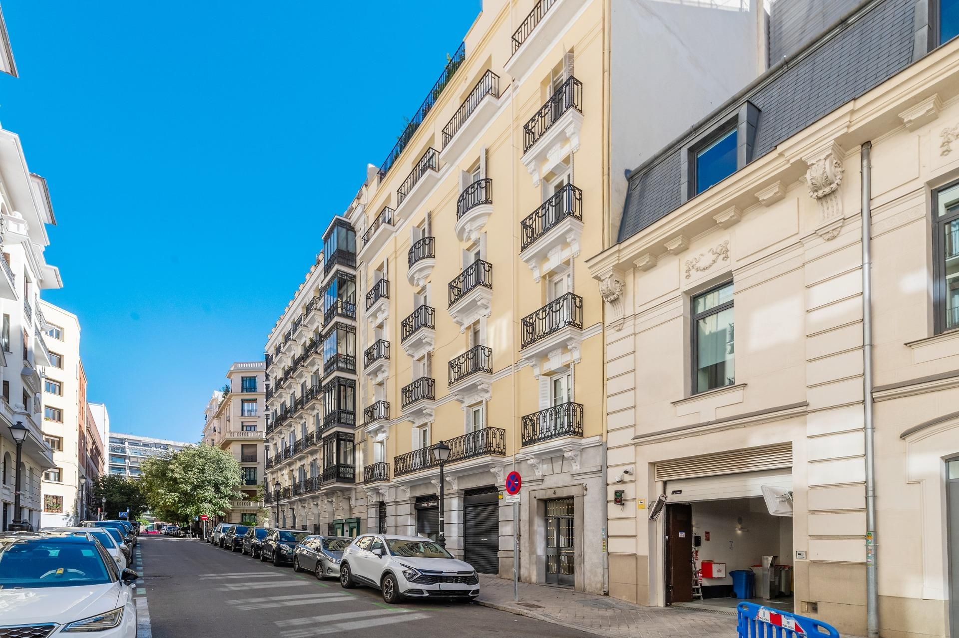 Exterior view of Flat for sale in  Madrid Capital  with Heating and Balcony
