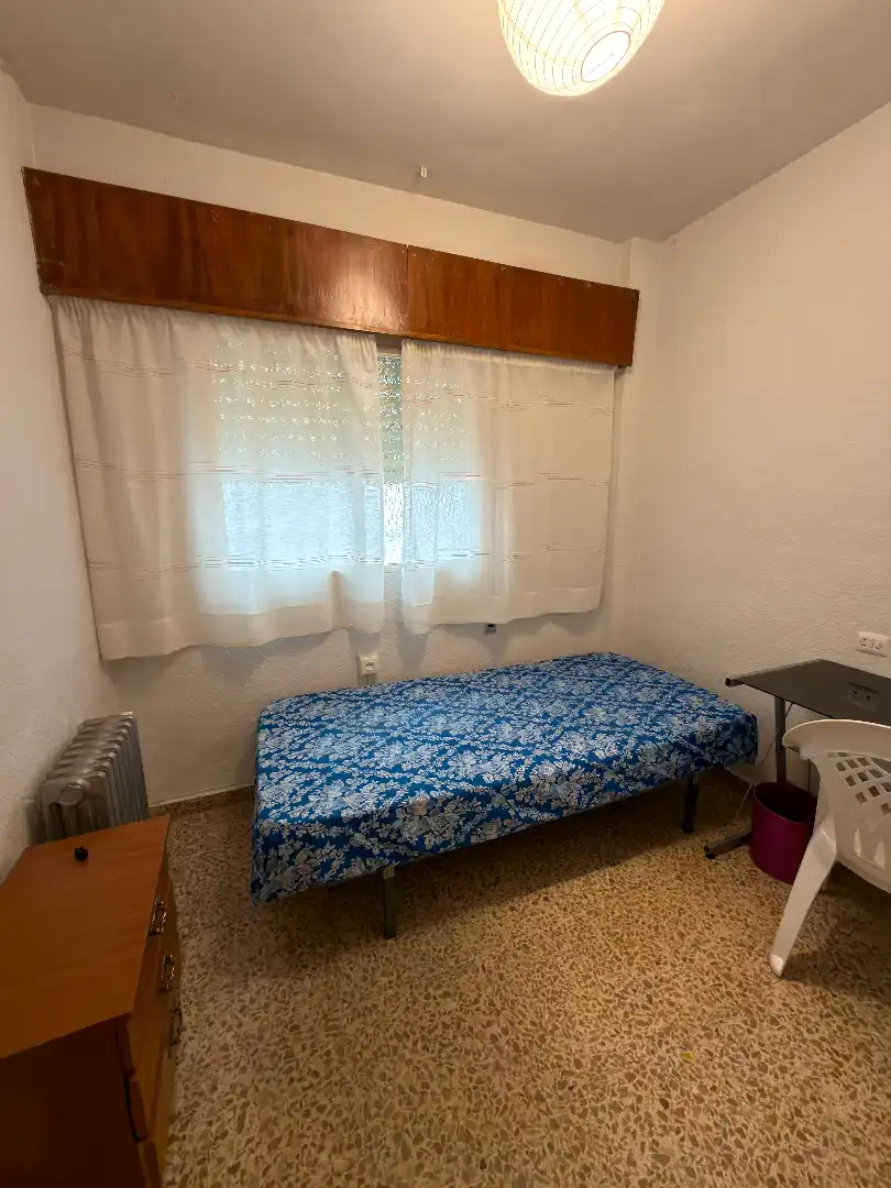 Bedroom of Flat for rent in Granada  with Heating, Parquet flooring and Furnished