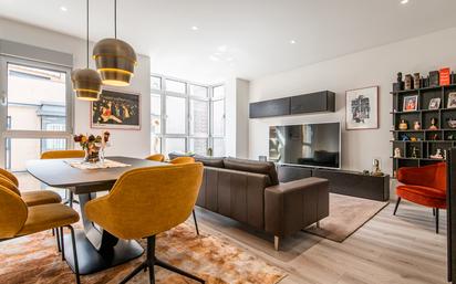 Living room of Flat for sale in  Madrid Capital  with Community pool