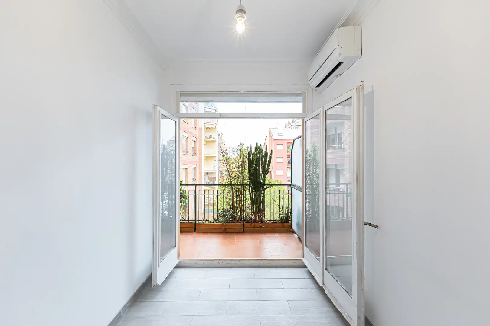 Piso en venta en Barcelona con Aire acondicionado, Calefacción y Terraza