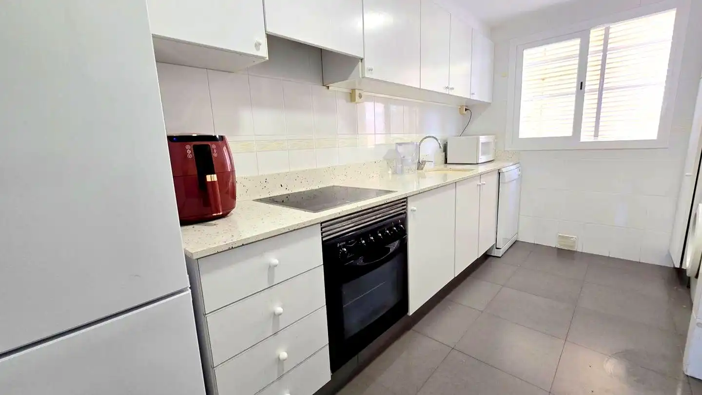 Cuina de Apartament de lloguer en Gandia amb Aire condicionat, Parquet i Terrassa