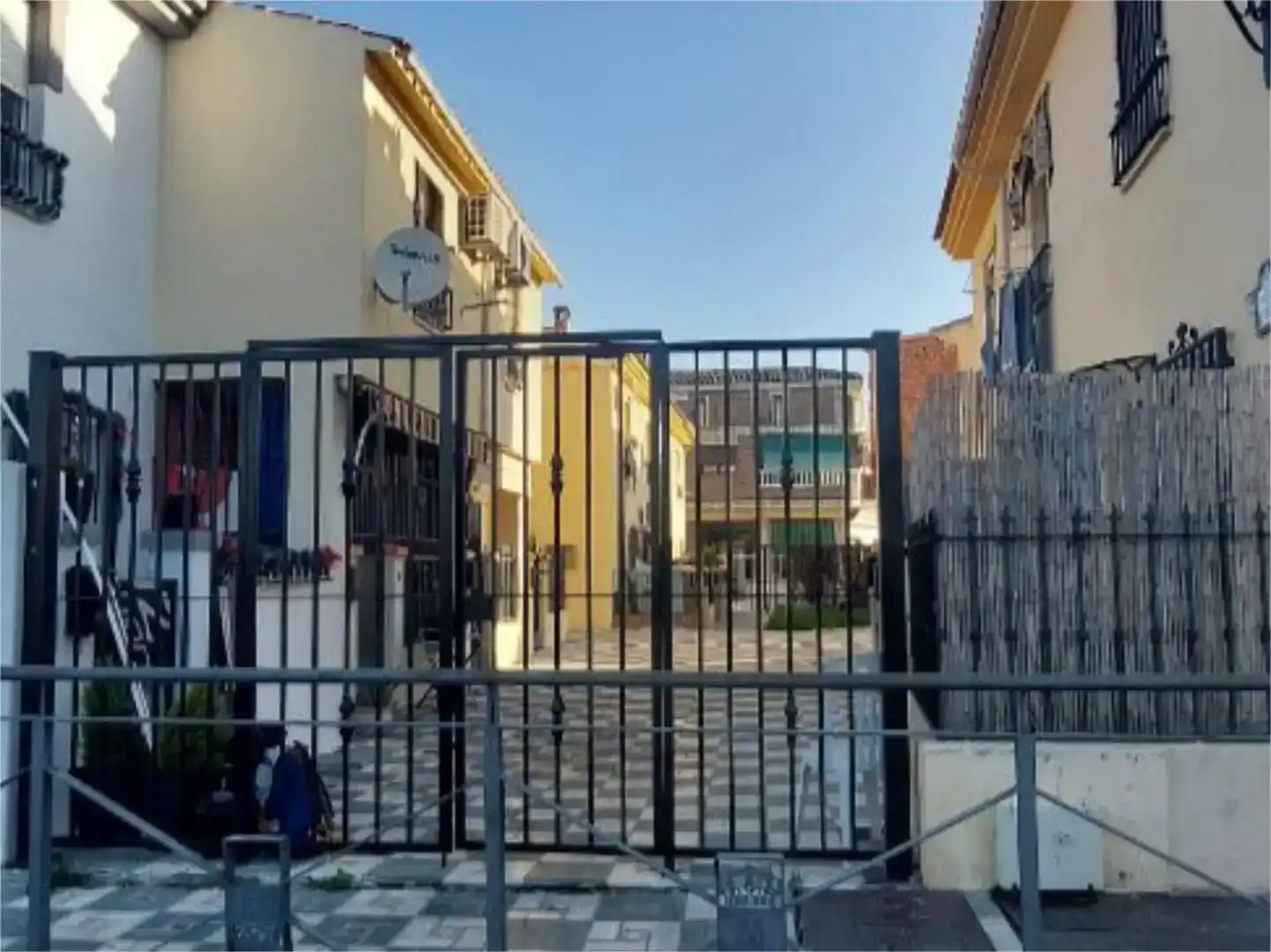 Vista exterior de Casa adosada en venda en Pulianas amb Piscina