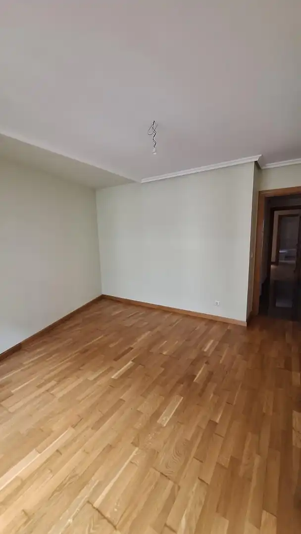 Habitación de Piso en venta en Ponferrada con Calefacción, Parquet y Trastero