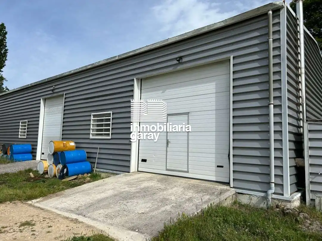Vista exterior de Nave industrial en venta en Merindad de Sotoscueva