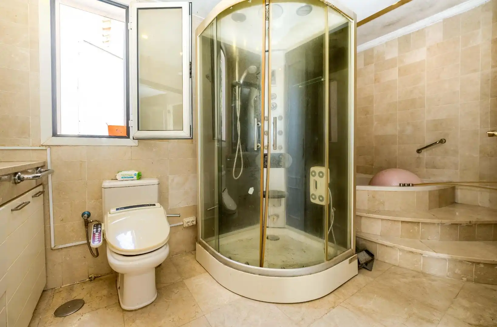 Baño de Casa o chalet en venta en Bormujos con Aire acondicionado, Calefacción y Jardín privado