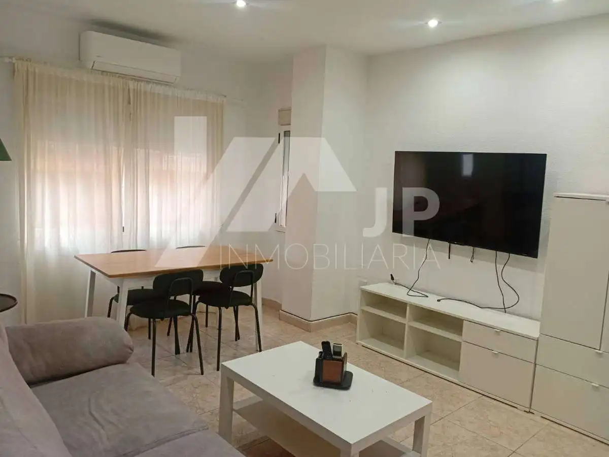 Wohnung zur Miete in Calle Buensuceso, Centro - Sagrario