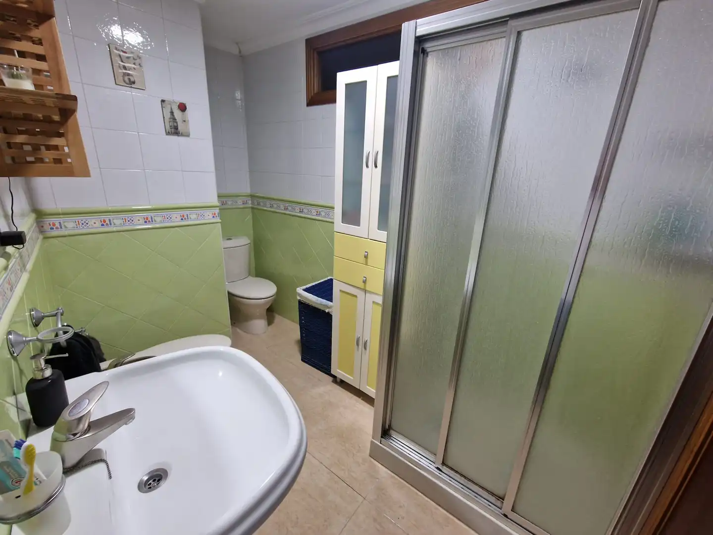 Bathroom of Flat for sale in Fernán-Núñez, Córdoba