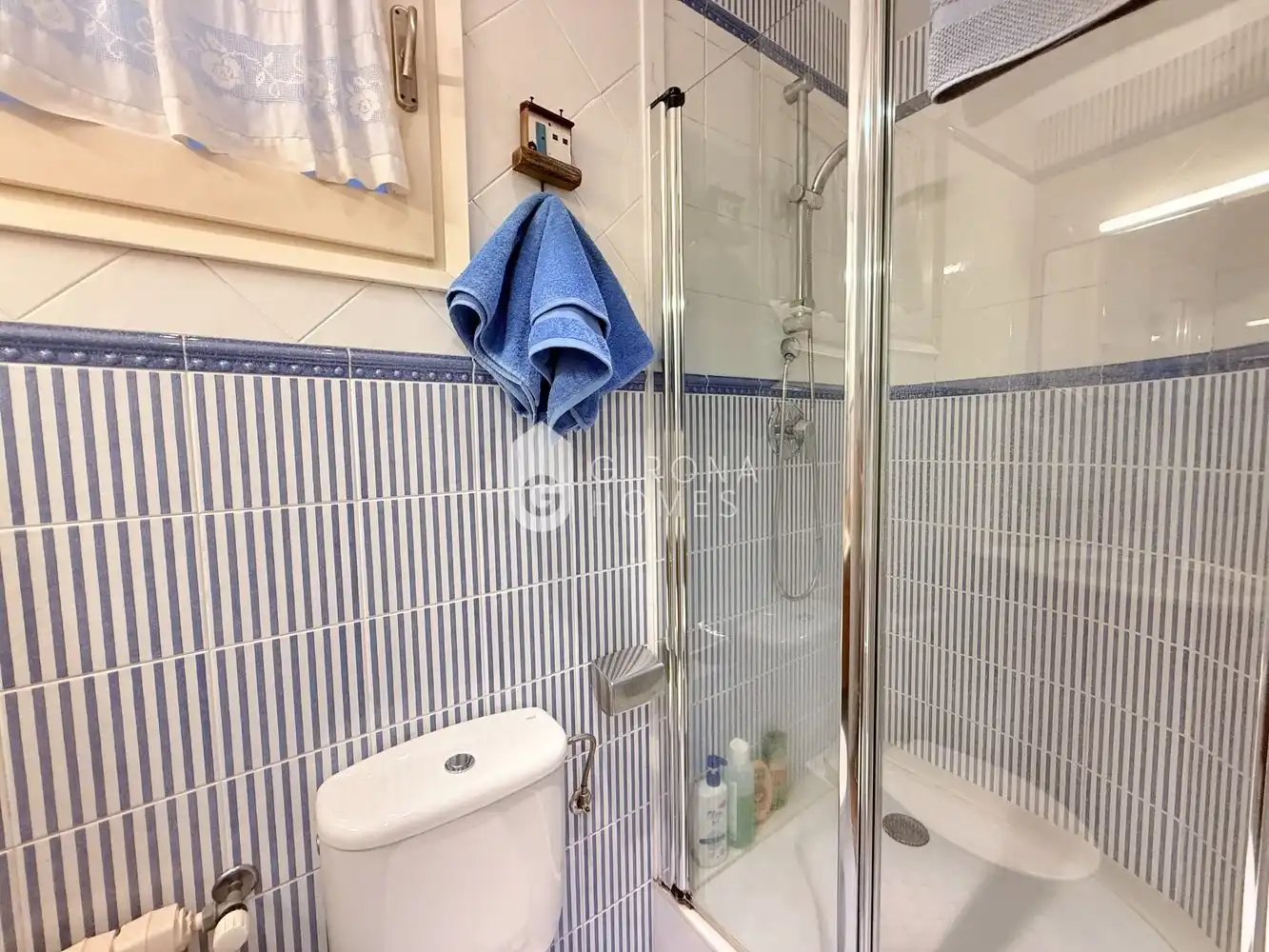 Baño de Piso en venta en Girona con Terraza y Trastero