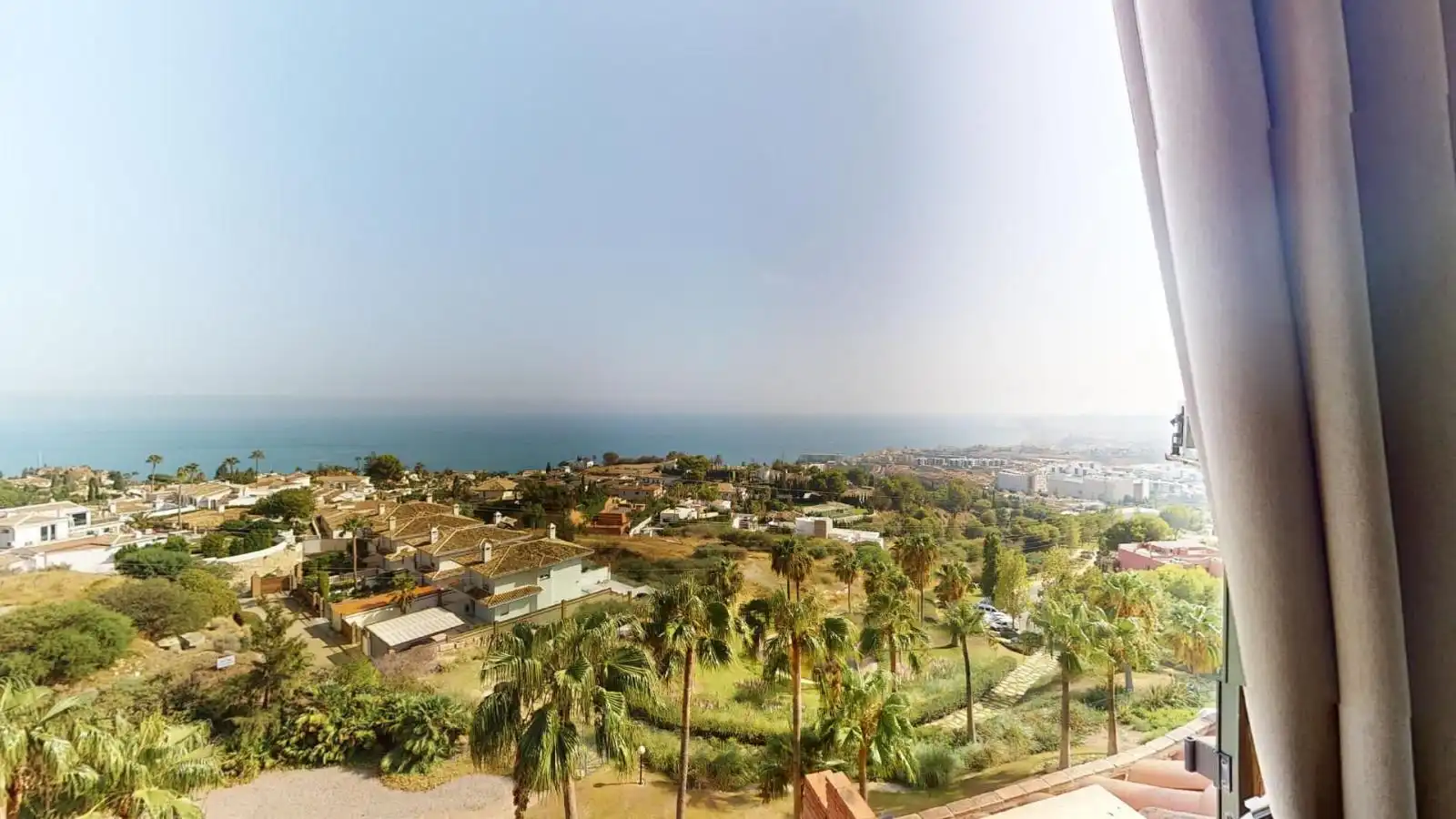 Außenansicht von Dachboden zum Verkauf in Fuengirola mit Klimaanlage, Terrasse und Gemeinschaftspool