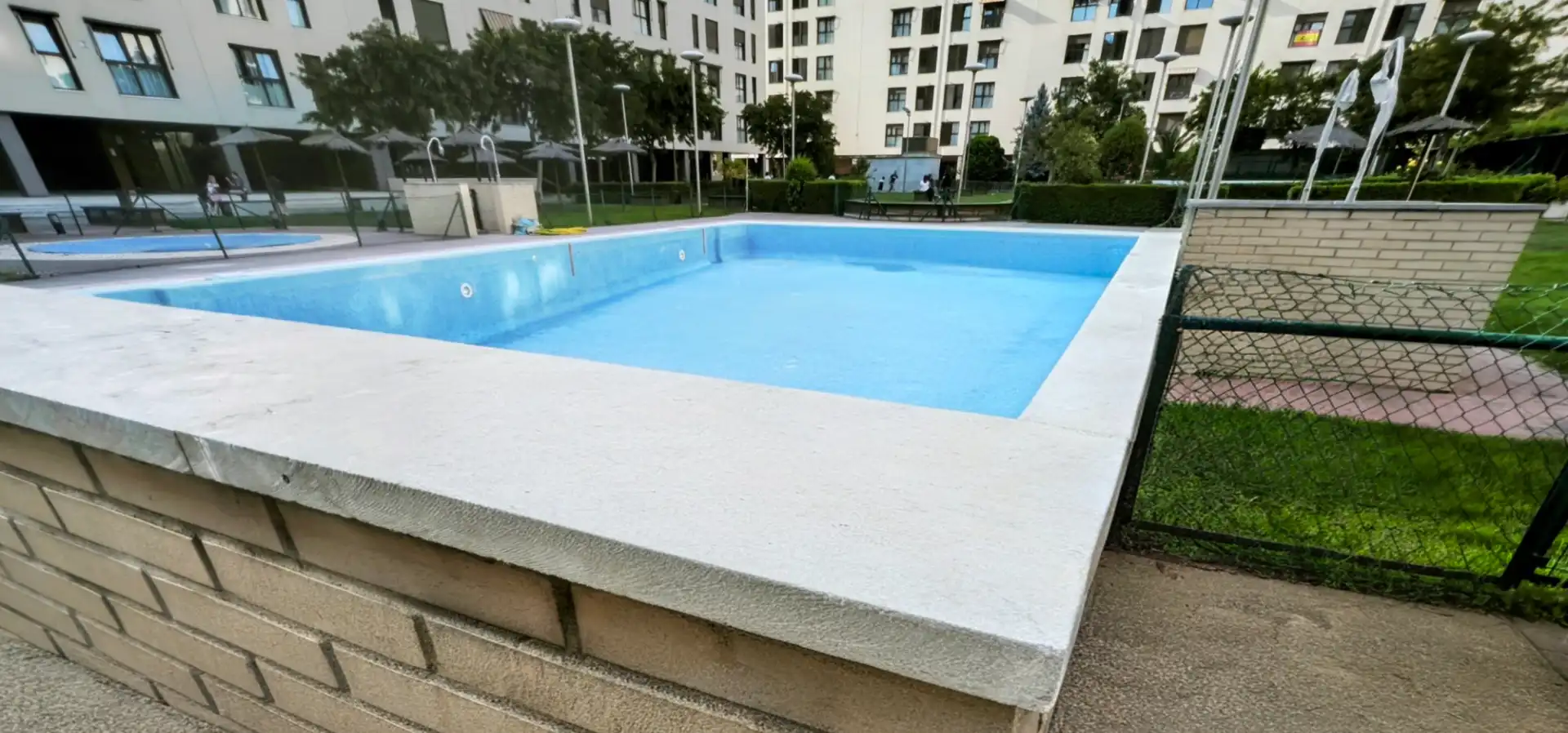 Piscina de Piso en venta en Madrid con Aire acondicionado, Calefacción y Jardín privado