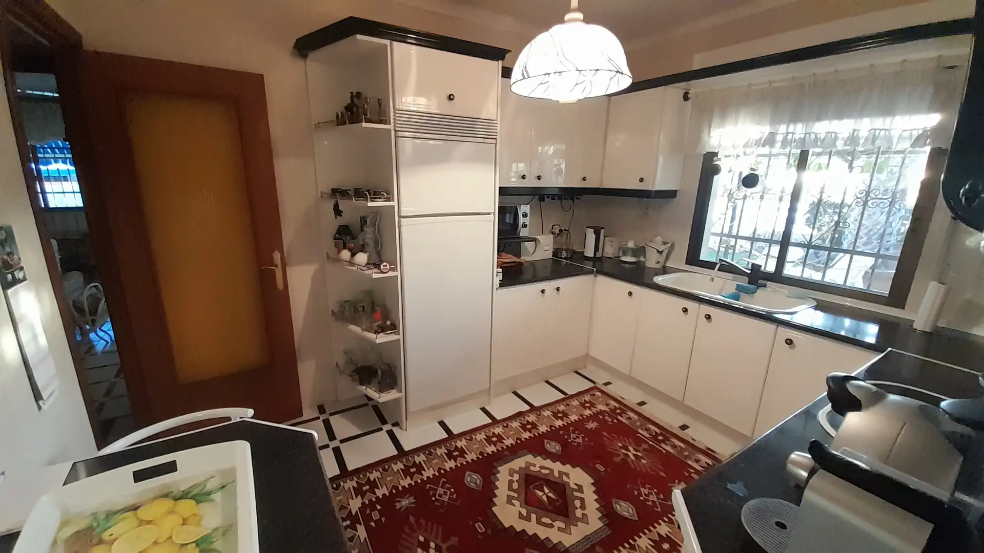 Cuina de Casa o xalet en venda en Vélez-Málaga amb Aire condicionat, Calefacció i Jardí privat