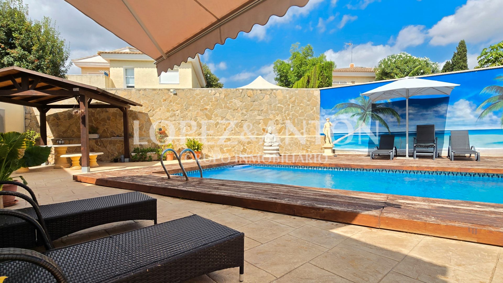 Swimming pool of House or chalet for sale in L'Eliana  with Air Conditioner, Heating and Private garden