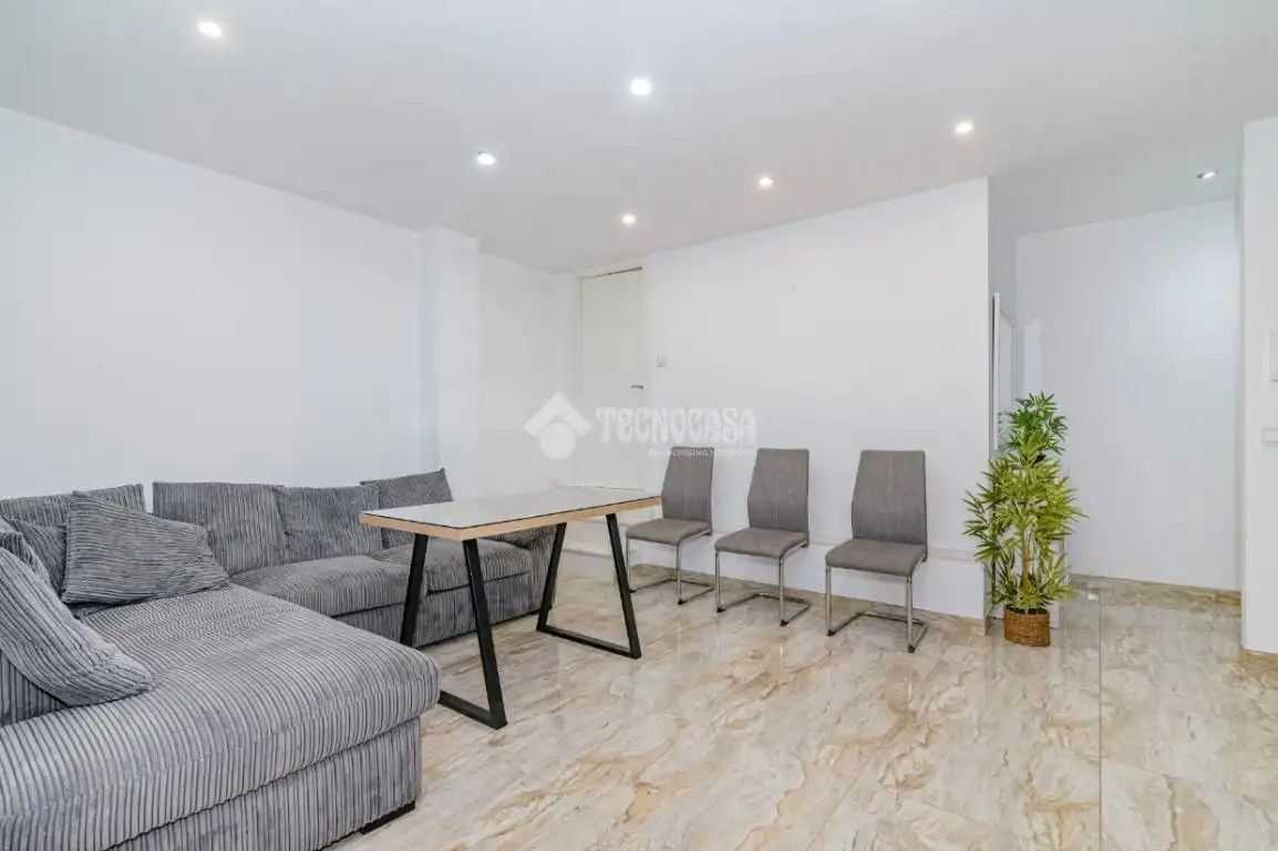 Flat for sale in Lucena  with Air Conditioner