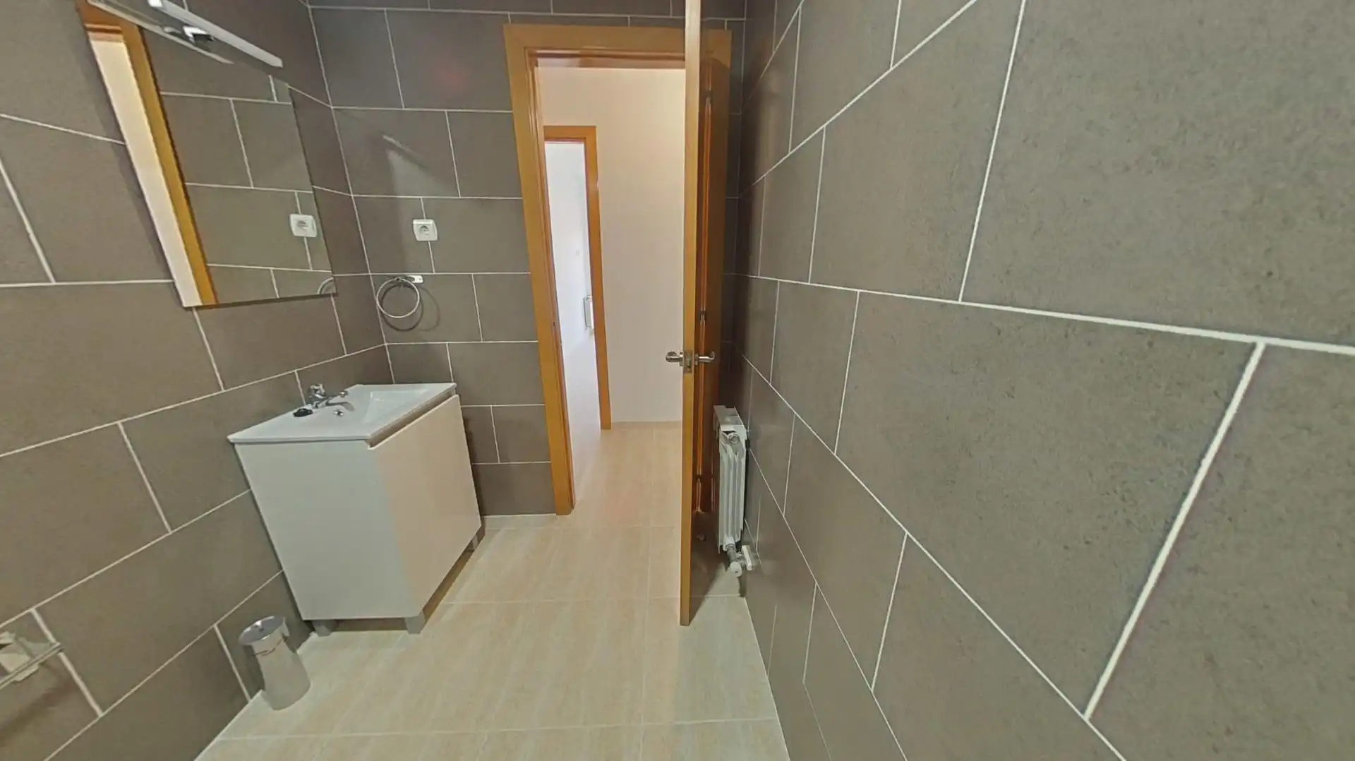 Baño de Piso en venta en Ripollet con Calefacción y Terraza