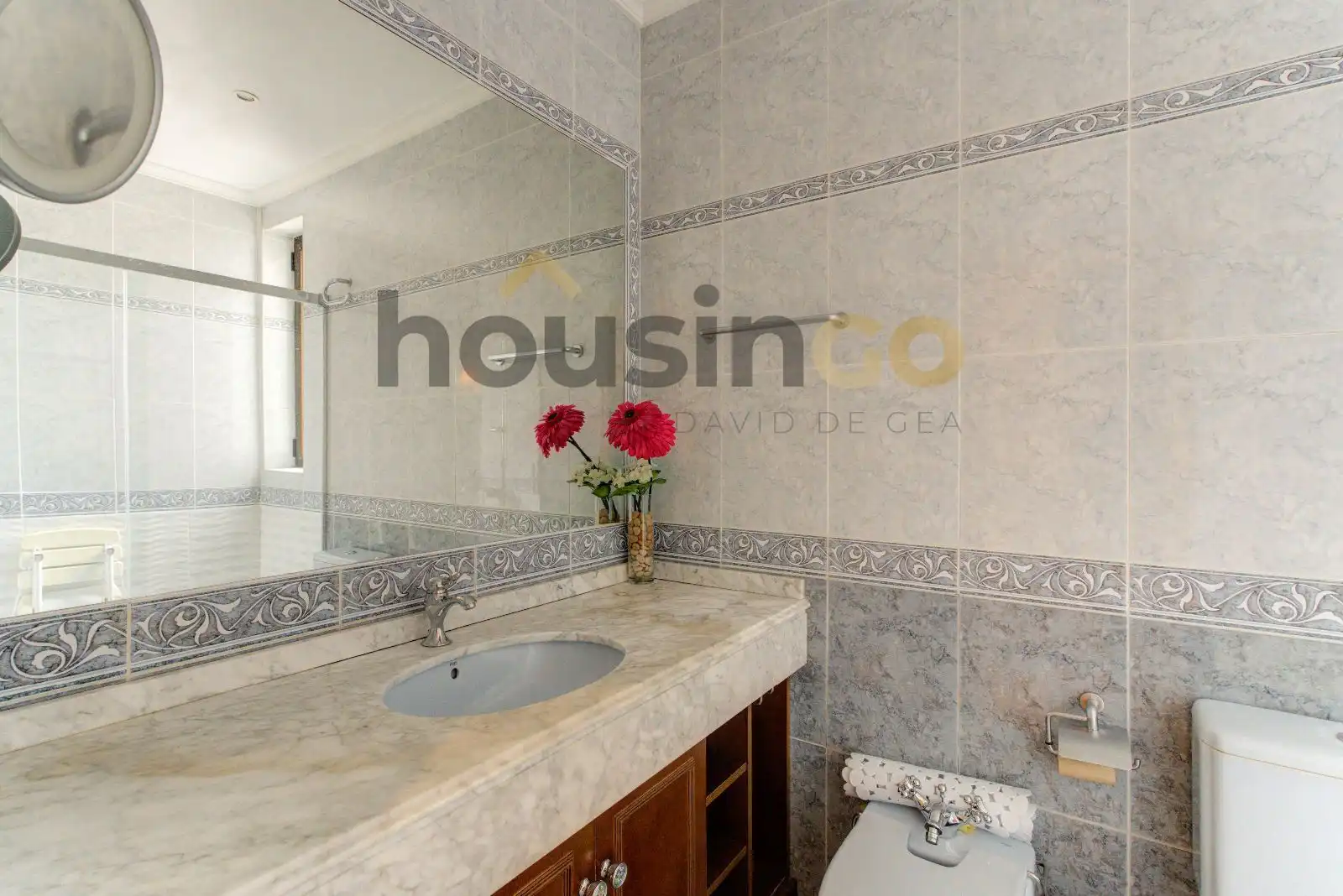 Bathroom of Flat for rent in Madrid  with Air Conditioner, Heating and Parquet flooring