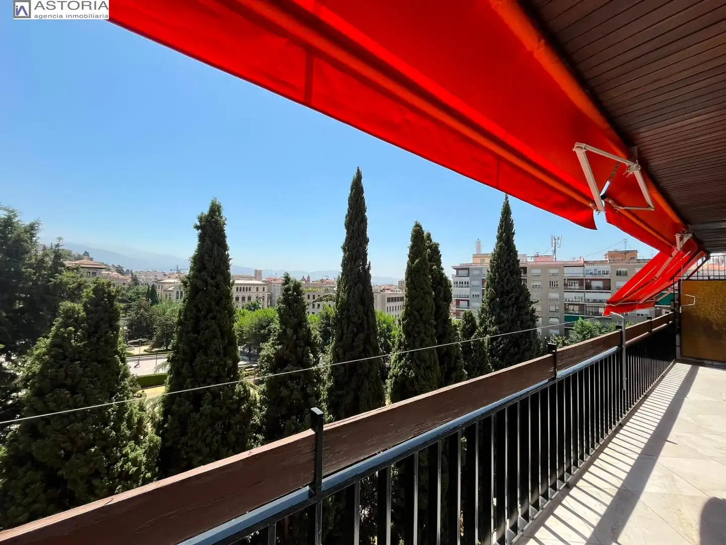 Außenansicht von Wohnung zur Miete in Granada mit Heizung und Terrasse