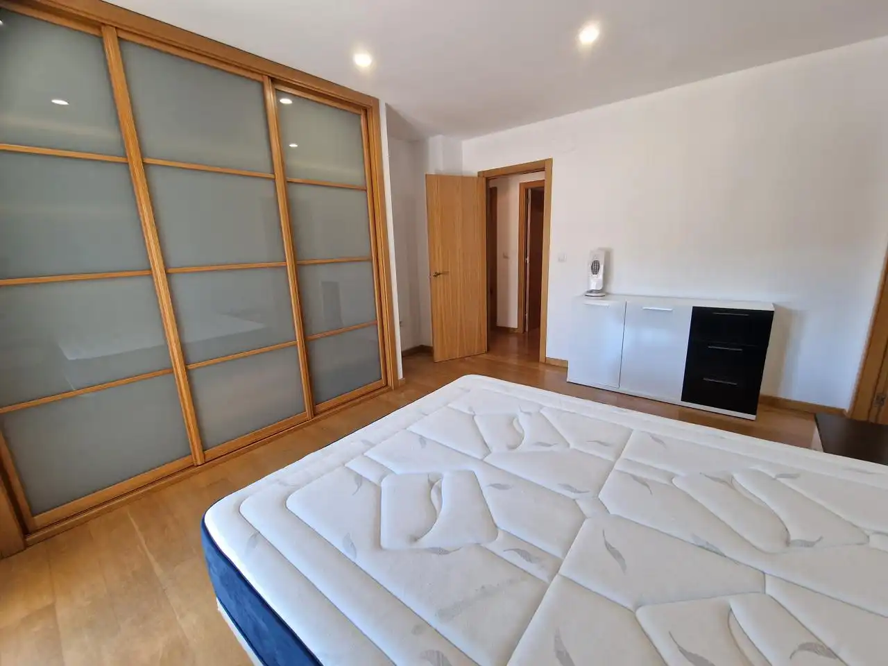 Dormitori de Pis de lloguer en Ourense Capital  amb Calefacció, Parquet i Terrassa