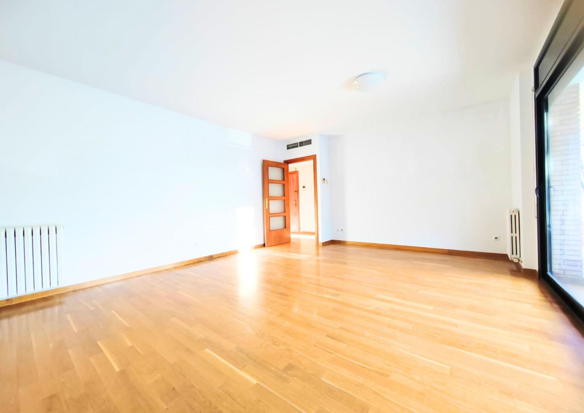 Flat for sale in Plaza de Maria Vinyes, Centre , Centre - Sant Oleguer