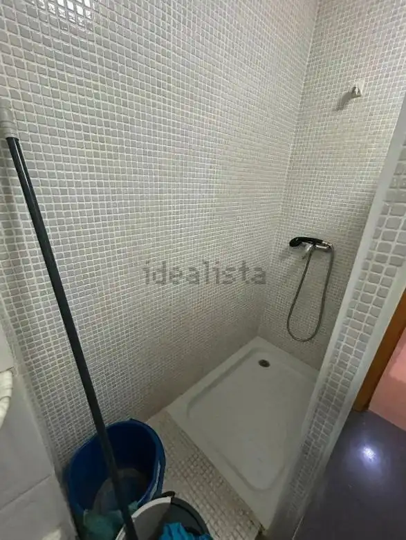 Badezimmer von Wohnung zur Miete in Alicante / Alacant mit Klimaanlage, Heizung und Möbliert