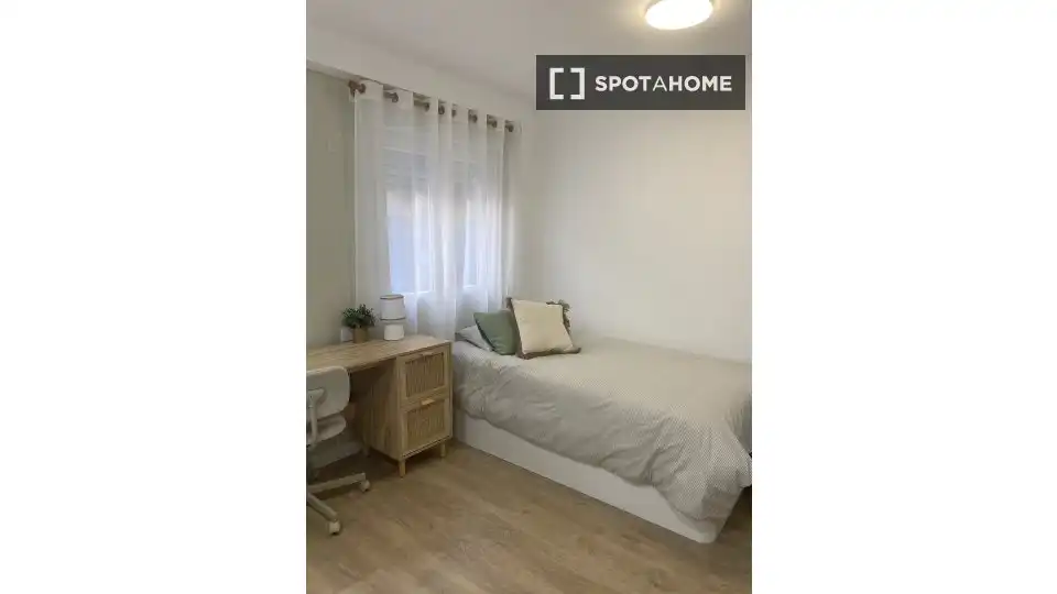 Bedroom of Flat for rent in Valencia  with Air Conditioner, Heating and Furnished