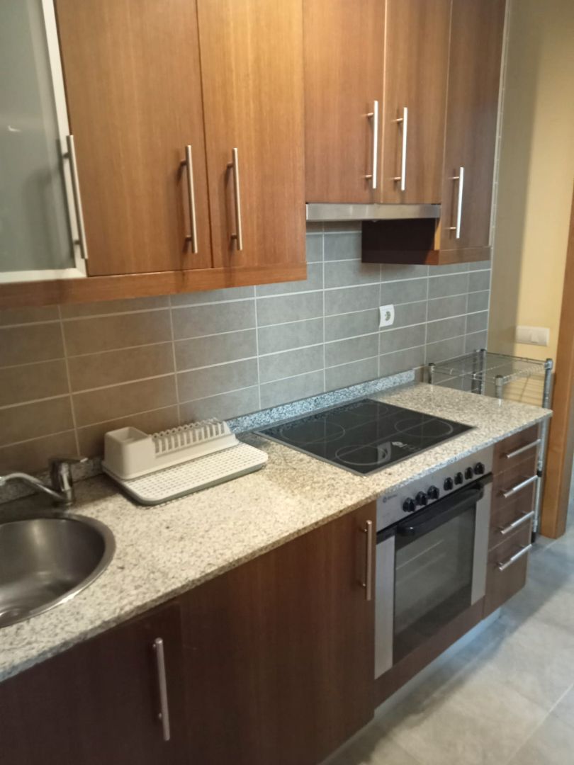 Küche von Wohnung zur Miete in Santiago de Compostela  mit Heizung, Parkett und Abstellraum