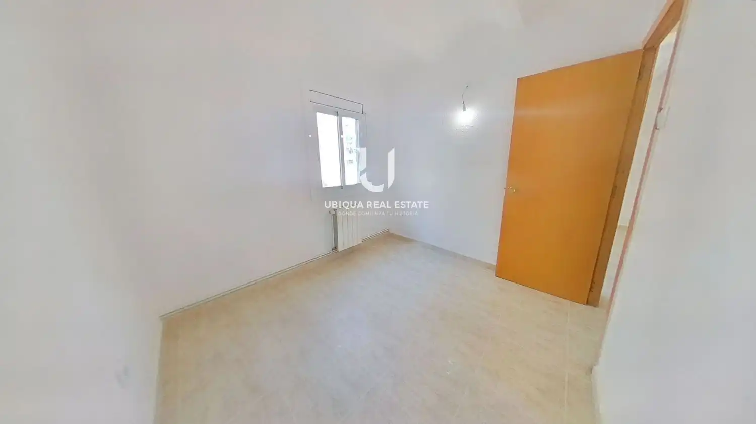 Schlafzimmer von Wohnung zum Verkauf in Sant Feliu de Llobregat mit Heizung und Ofen