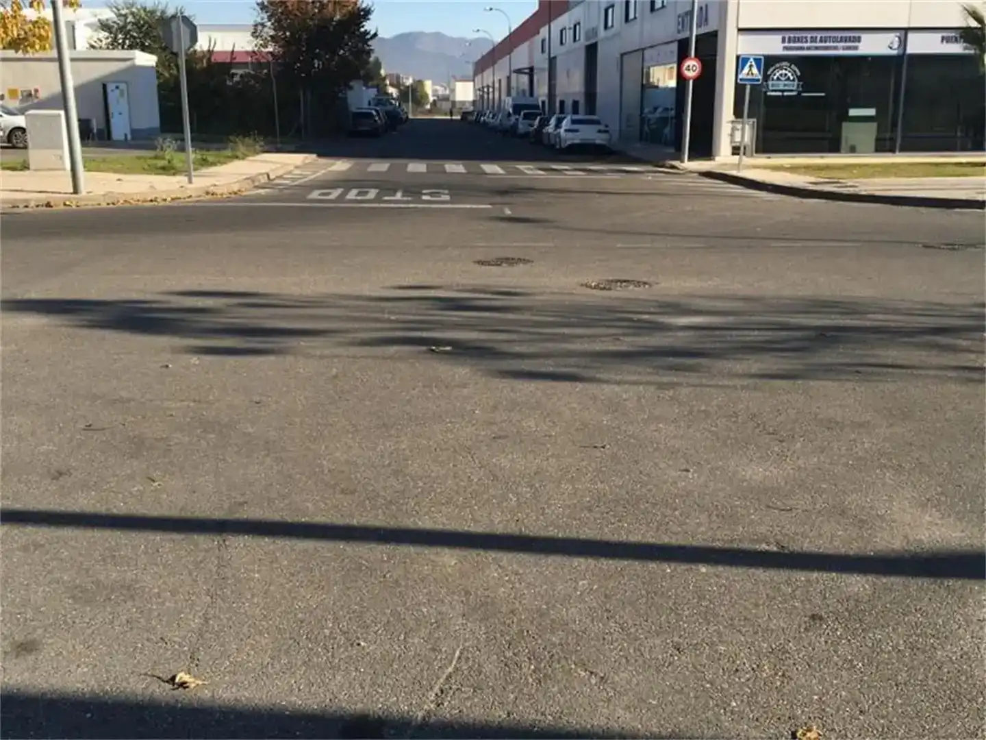 Parkplatz von Fabrikhallen zur Miete in Plasencia