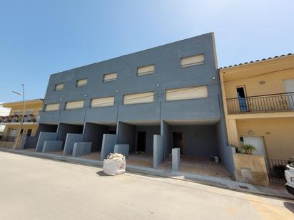 Vista exterior de Casa adosada en venda en Vidreres amb Terrassa i Balcó